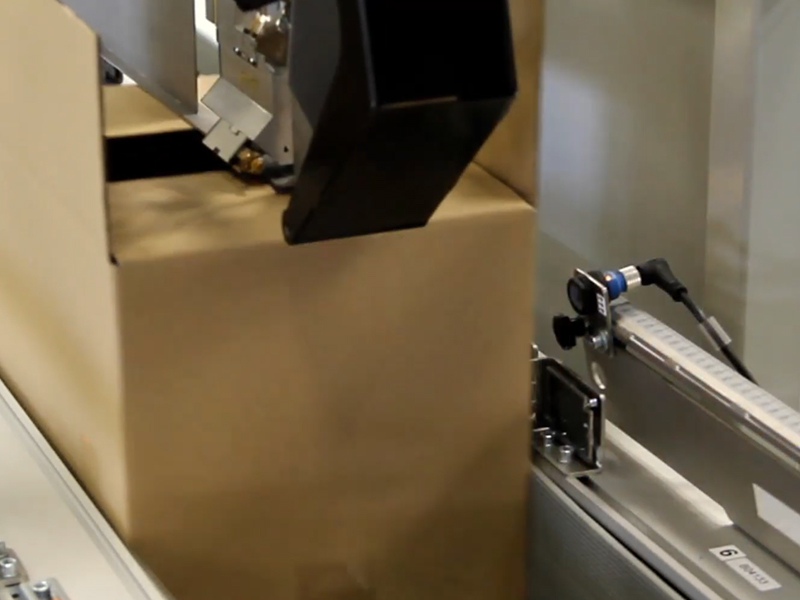 冠深泰分享自動(dòng)封箱機(jī)的應(yīng)用特點(diǎn)是什么