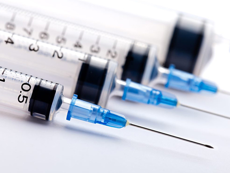 注射器自動吸塑包裝機：提升醫(yī)療耗材生產(chǎn)效率與包裝質(zhì)量的核心裝備